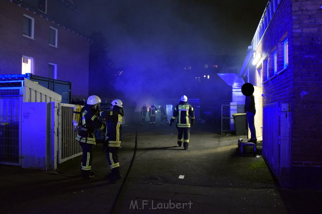 Feuer Papp Presscontainer Koeln Hoehenberg Bochumerstr P011.JPG - Miklos Laubert